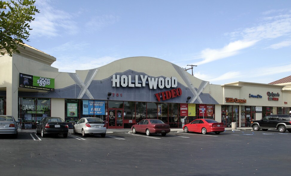 More Photos Of 701-725 E Main St, Alhambra General Retail For Lease