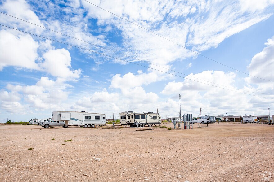 More Photos Of 801 Woodard St, Pyote Trailer Camper Park For Sale