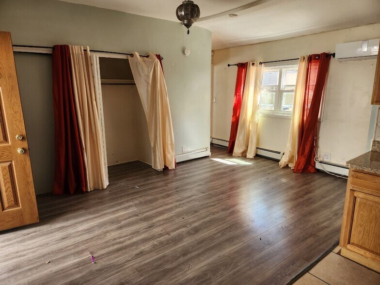 More Photos Of 87-89 City Island Ave, Bronx Apartments For Sale