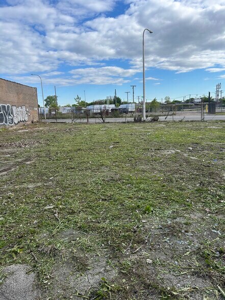 More Photos Of 3162 W Grand Ave, Chicago Warehouse For Lease