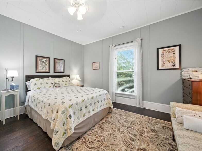 More Photos Of 221 N Main St, Clover Hospitality For Sale