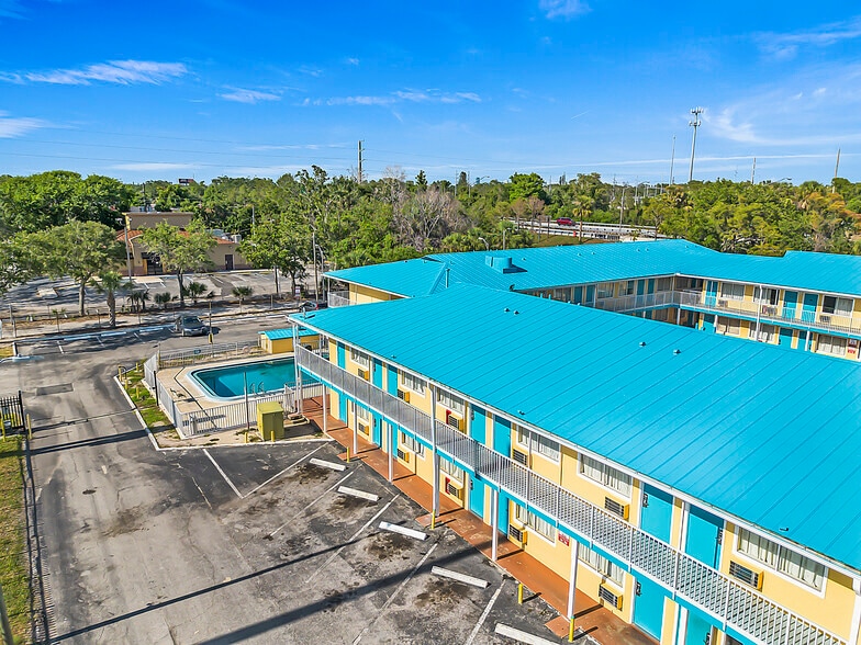 More Photos Of 4600 34th St S, Saint Petersburg Hotel For Sale