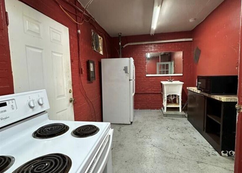 More Photos Of 1521 Lee Road 379, Smiths Station Freestanding For Sale