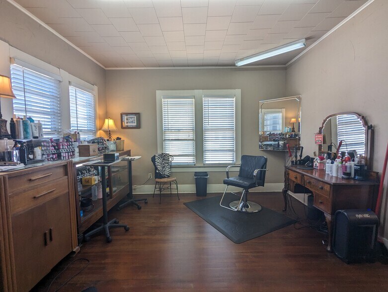More Photos Of 2671 Broadway, Beaumont Freestanding For Sale