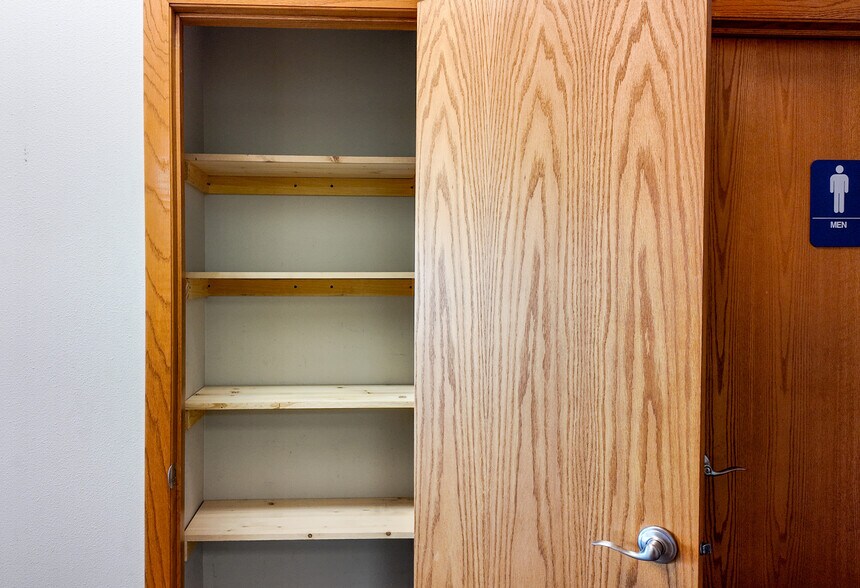 More Photos Of 4201 W 12th St, Sioux Falls Flex For Lease
