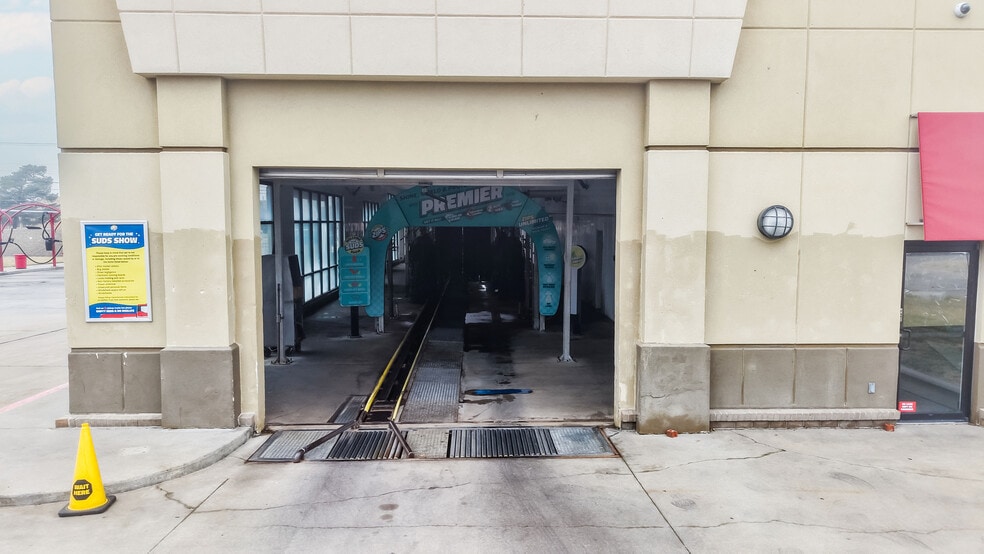 More Photos Of 700 N Webb Rd, Wichita Carwash For Sale