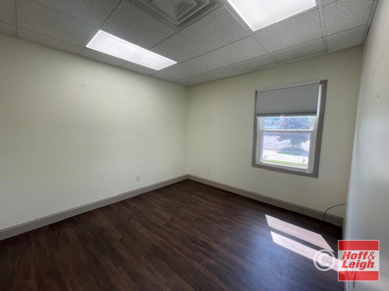 More Photos Of 2747 Crawfis Blvd, Fairlawn Storefront For Lease