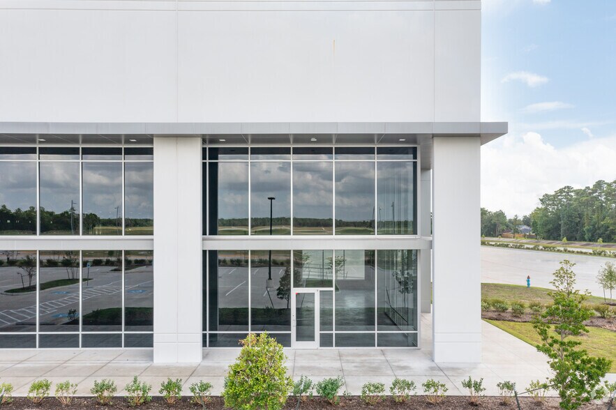 More Photos Of 10100 W Lake Houston Pky, Houston Distribution For Lease