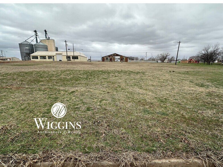 More Photos Of 623 N Main St, Fairview Land For Sale