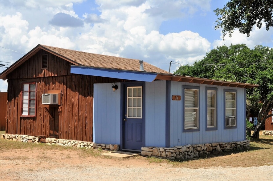 More Photos Of 1400 Ranch Road 261, Buchanan Dam Hotel For Sale