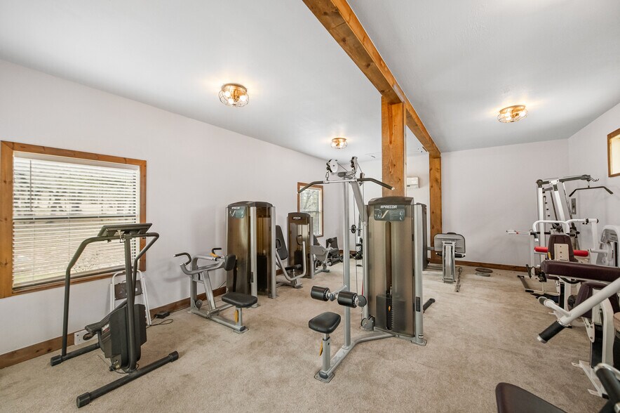 More Photos Of 101 Hunters Glen Dr, San Marcos Flex For Sale