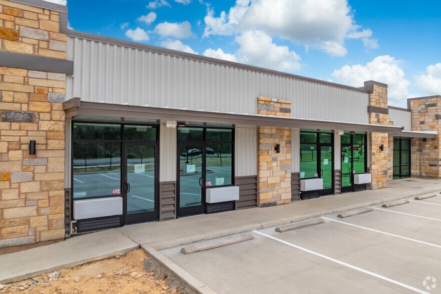 More Photos Of 3822 SE Military Dr, San Antonio Unknown For Lease