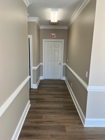 More Photos Of 704 Cromwell Dr, Greenville Office For Lease