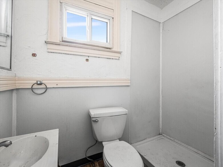 More Photos Of 134 Steuben St, Pittsburgh Restaurant For Sale