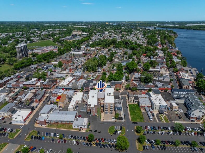 More Photos Of 212 Mill St, Bristol Storefront For Lease