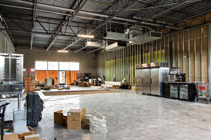 More Photos Of 4301 14th St, Plano Unknown For Lease