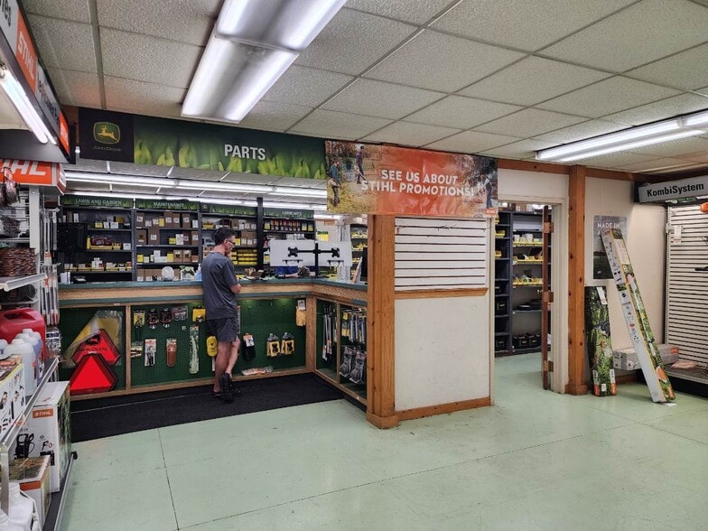 More Photos Of 11204 Royalton Rd, North Royalton Showroom For Lease