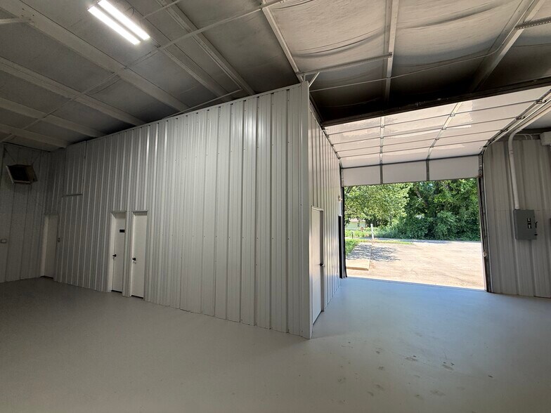 More Photos Of 15120 S 77th Ave, Bixby Manufacturing For Lease