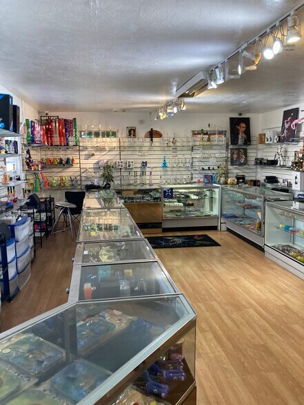 More Photos Of 2239 S King St, Honolulu Health Club For Lease