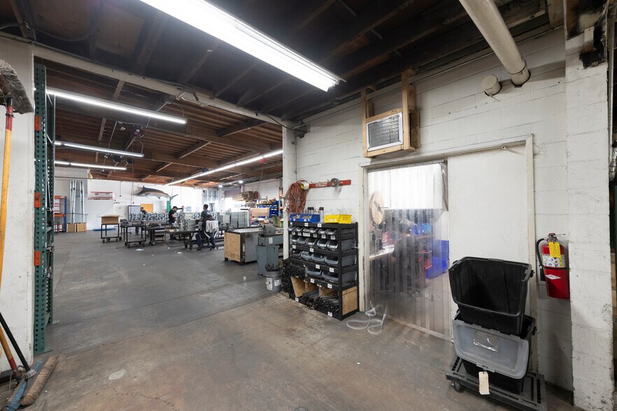 More Photos Of 7820 Gloria Ave, Van Nuys Warehouse For Sale