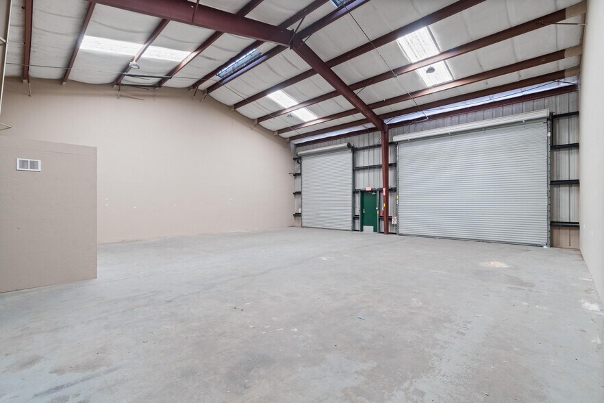 More Photos Of 743 Wesley Ave, Tarpon Springs Warehouse For Lease