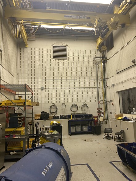More Photos Of 10450 Corporate Dr, Sugar Land Manufacturing For Sale