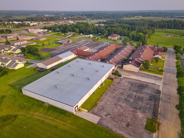 More Photos Of 272 Summit Ave W, Blackduck Manufacturing For Sale