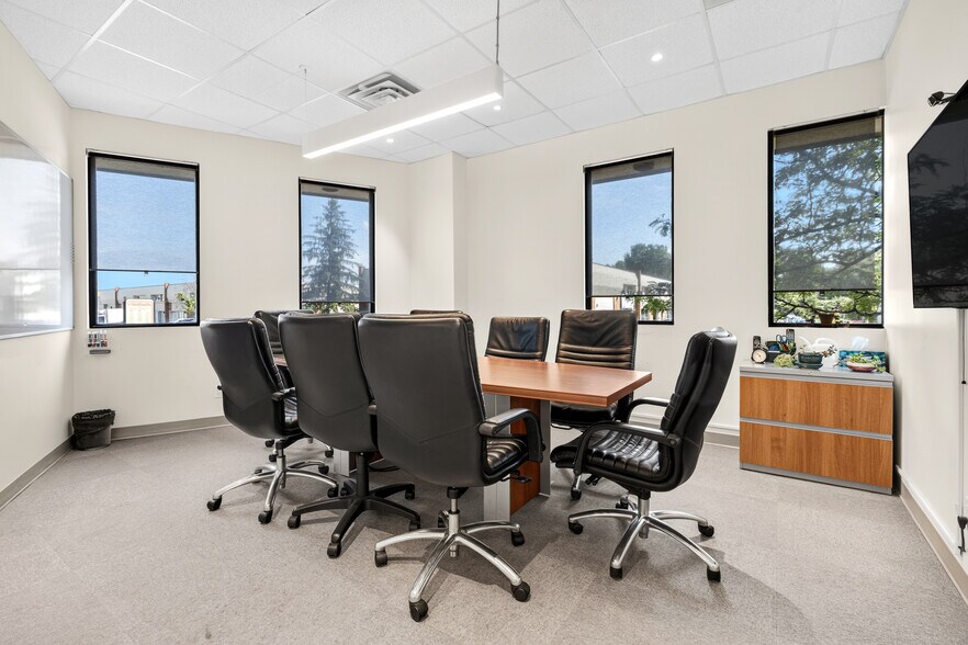More Photos Of 5495 Canotek Rd, Ottawa Research And Development For Lease