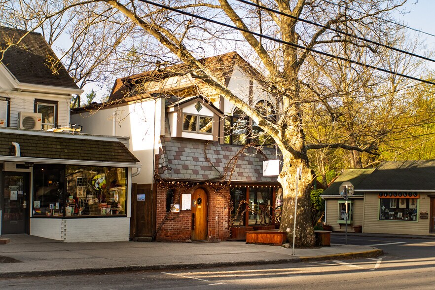More Photos Of 51 Tinker St, Woodstock Restaurant For Sale