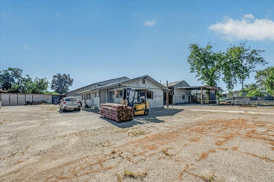 More Photos Of 708 N Pleasant Ave, Fresno Warehouse For Sale