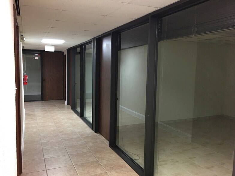 More Photos Of 3033 Bayshore Blvd, Pasadena Medical For Sale