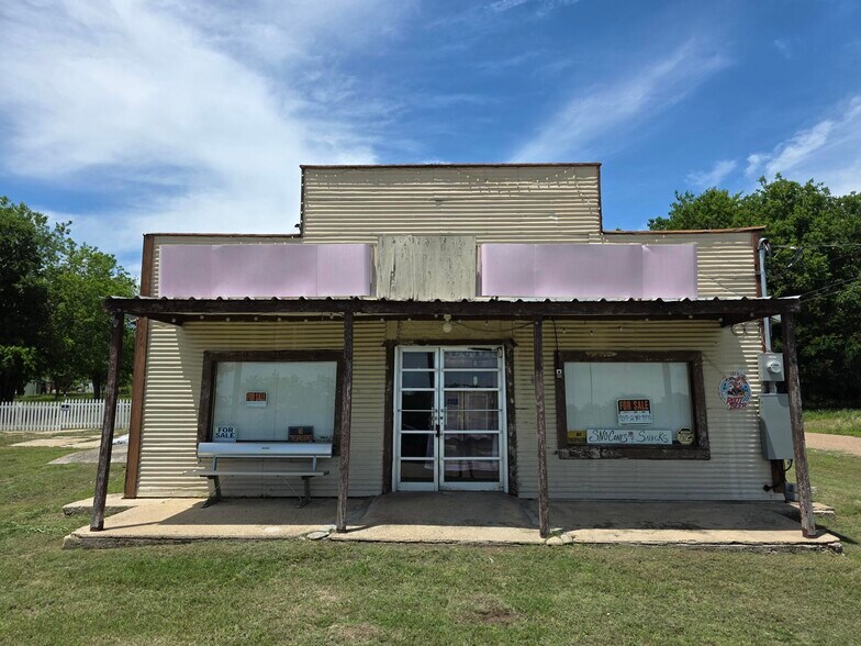 More Photos Of 110 County Road 421, Thorndale Storefront Retail Office For Sale