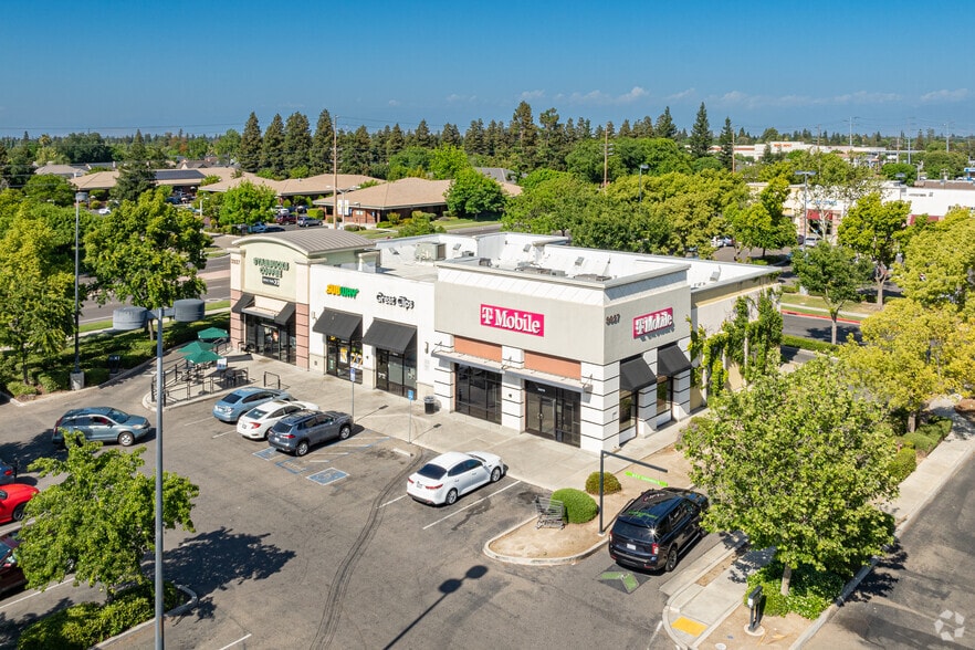 More Photos Of 3927 W Caldwell Ave, Visalia Freestanding For Lease