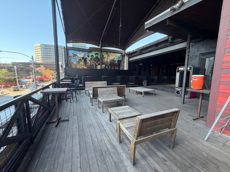 More Photos Of 710 W 6th St, Austin Bar For Lease