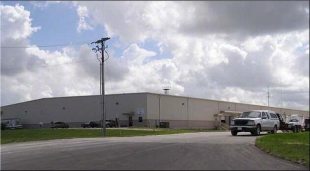 More Photos Of 13037 Distribution Blvd, Lake Placid Distribution For Lease