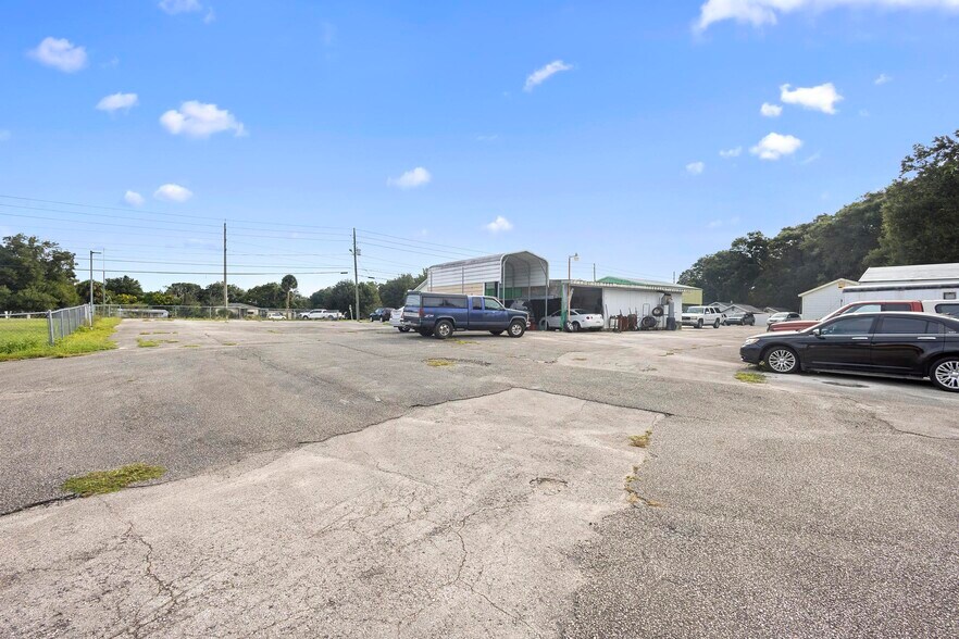 More Photos Of 2480 N Woodland Blvd, Deland Flex For Sale