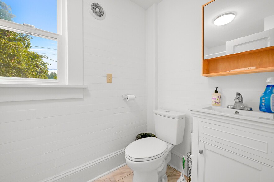 More Photos Of 1302 Larrabee Ave, Bellingham Multifamily For Sale