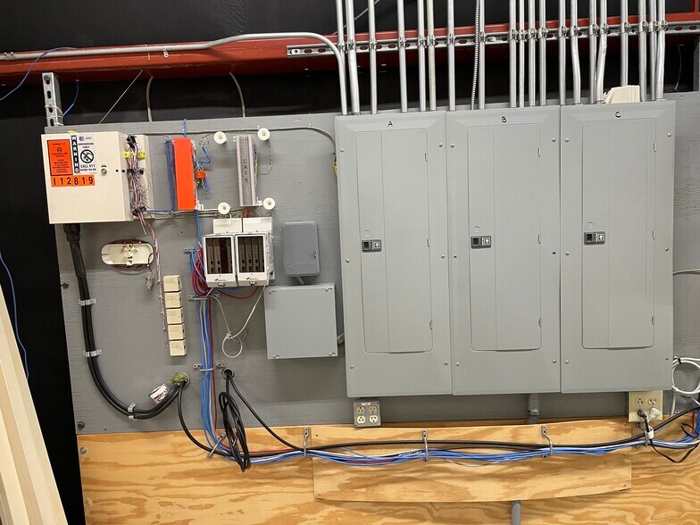 More Photos Of 12819 Country Pl, Saint Joseph Office For Sale