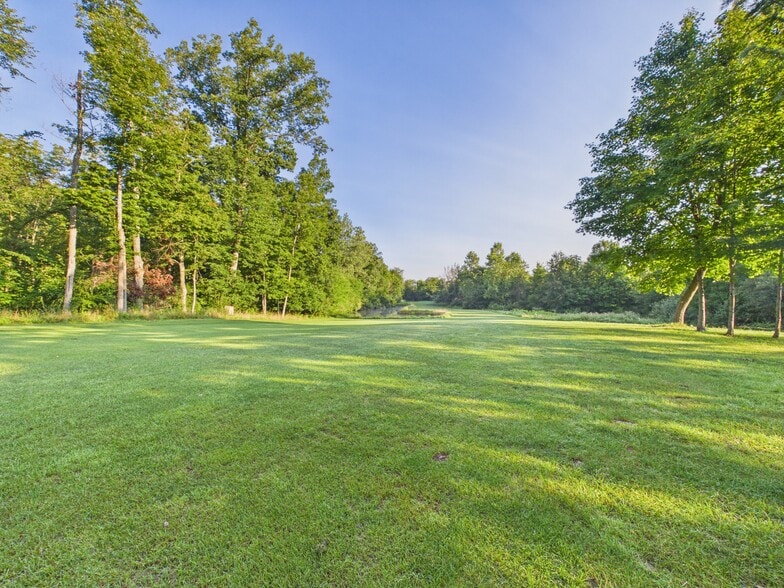 More Photos Of 7453 400 S, Marion Sports And Entertainment For Sale