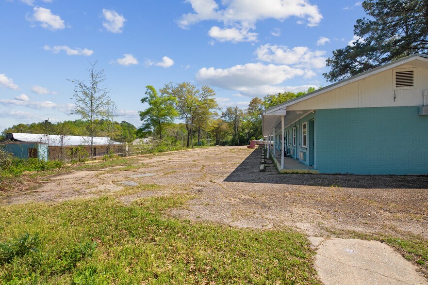 More Photos Of 1010 N Eufaula Ave, Eufaula Hotel For Sale