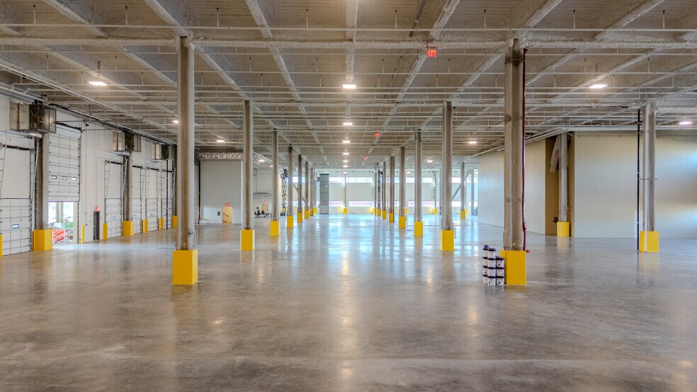 More Photos Of 2330 Borden Ave, Long Island City Warehouse For Lease