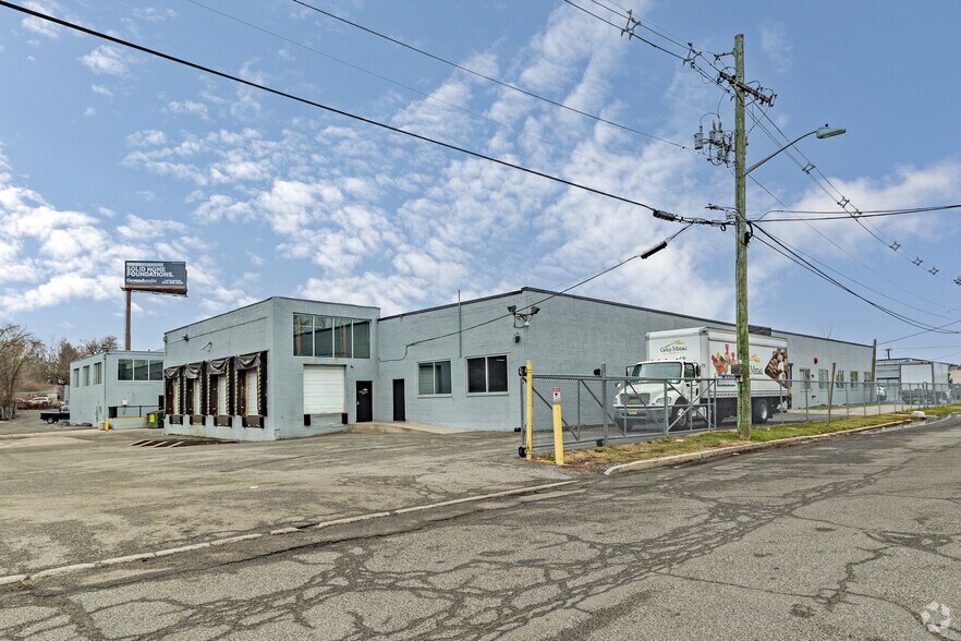 Primary Photo Of 215 S Newman St, Hackensack Warehouse For Lease