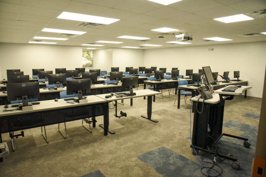 More Photos Of 1411 W Main St, League City Schools For Sale