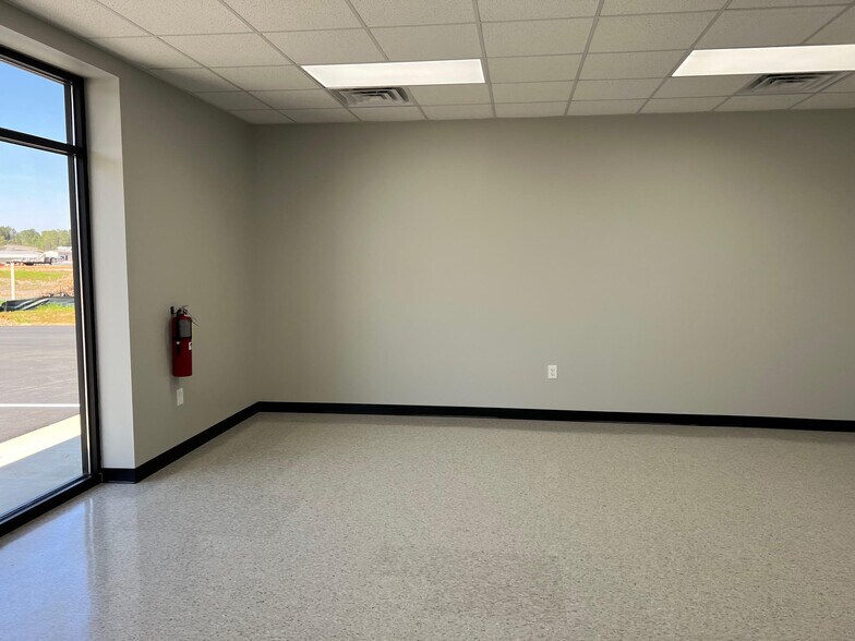 More Photos Of 1230 Commerce Dr, Madison Light Distribution For Lease