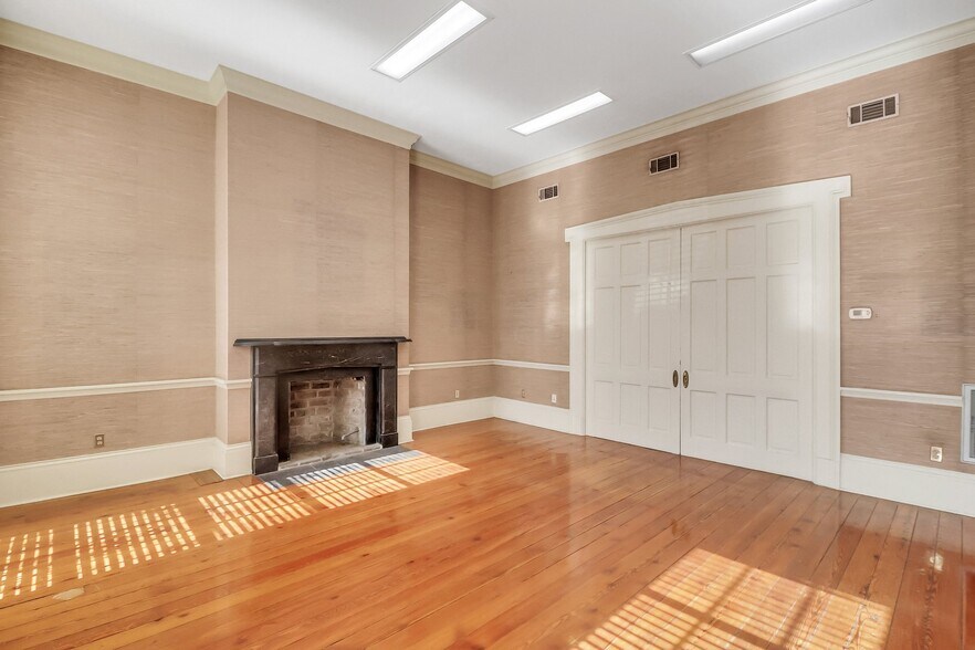 More Photos Of 120-124 W Liberty St, Savannah Office Residential For Sale