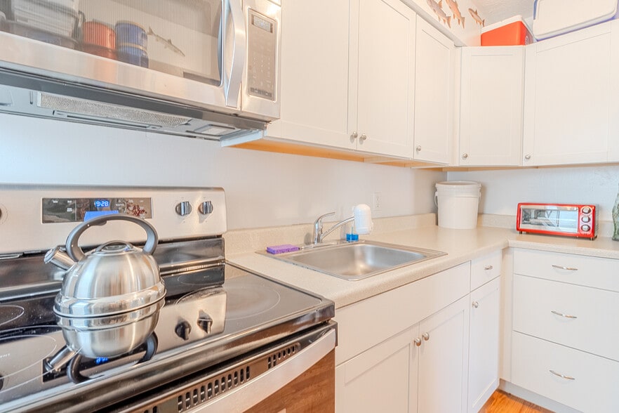 More Photos Of 5801 Lincoln Ave, Export Apartments For Sale