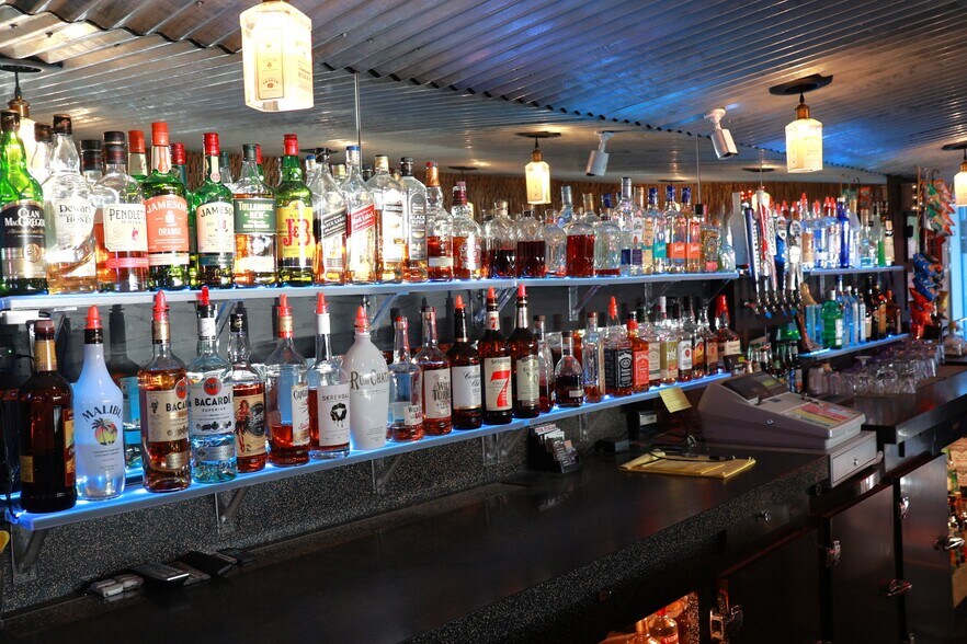 More Photos Of 6540 Wofford Blvd, Wofford Heights Bar For Sale