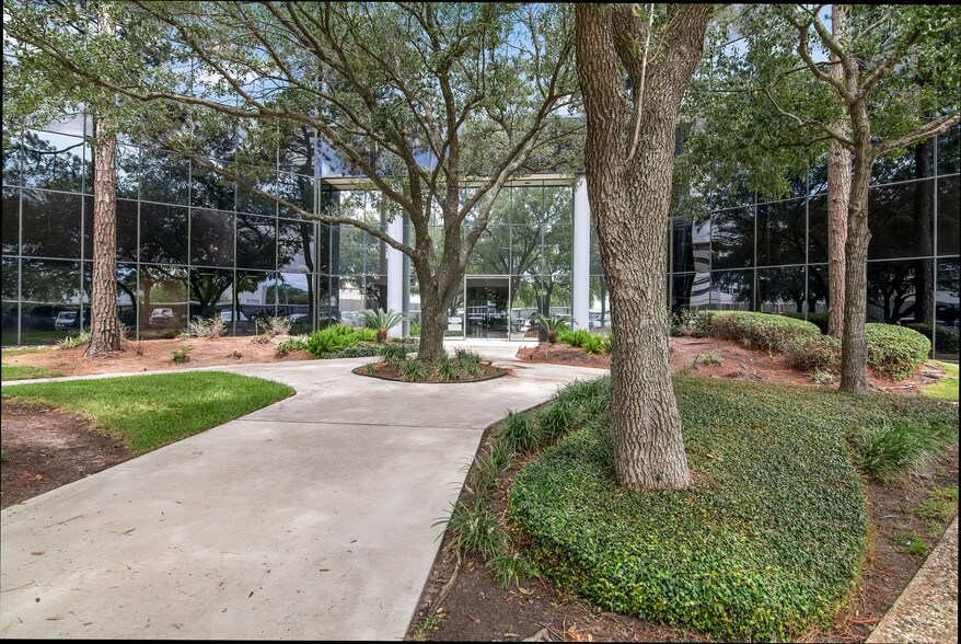 More Photos Of 11931 Wickchester Ln, Houston Office For Lease
