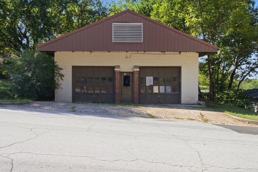 More Photos Of 902 S Hill St, West Plains Office For Sale