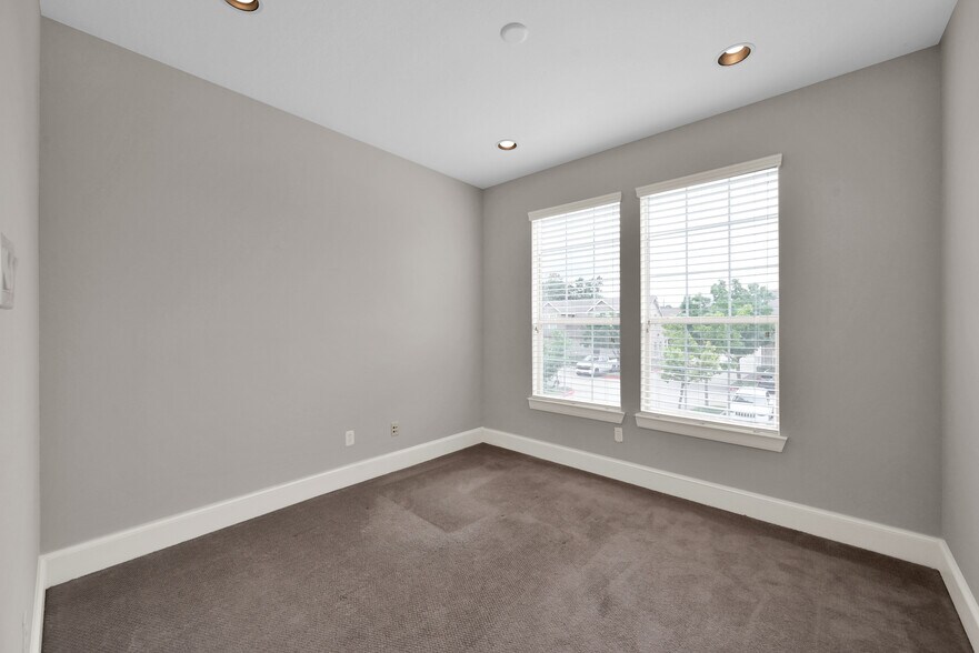 More Photos Of 25511 Budde Rd, The Woodlands Office For Lease